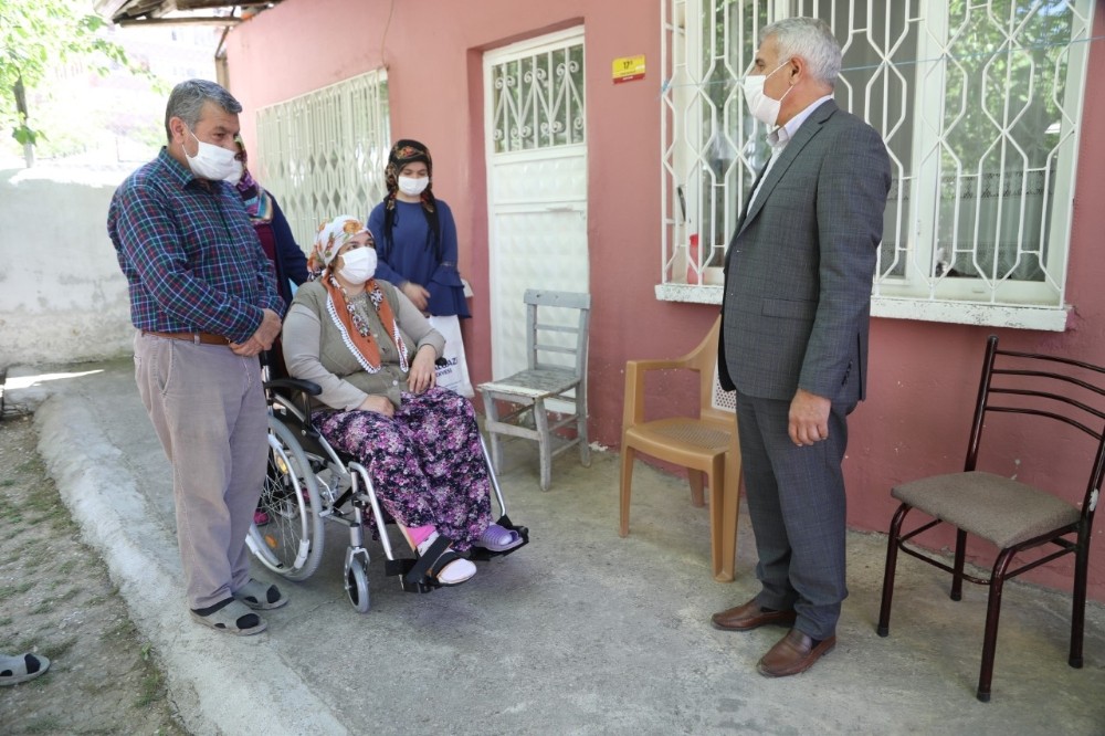 İki engelli ailesi sevindirildi 