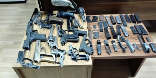 İki evden cephanelik çıktı!