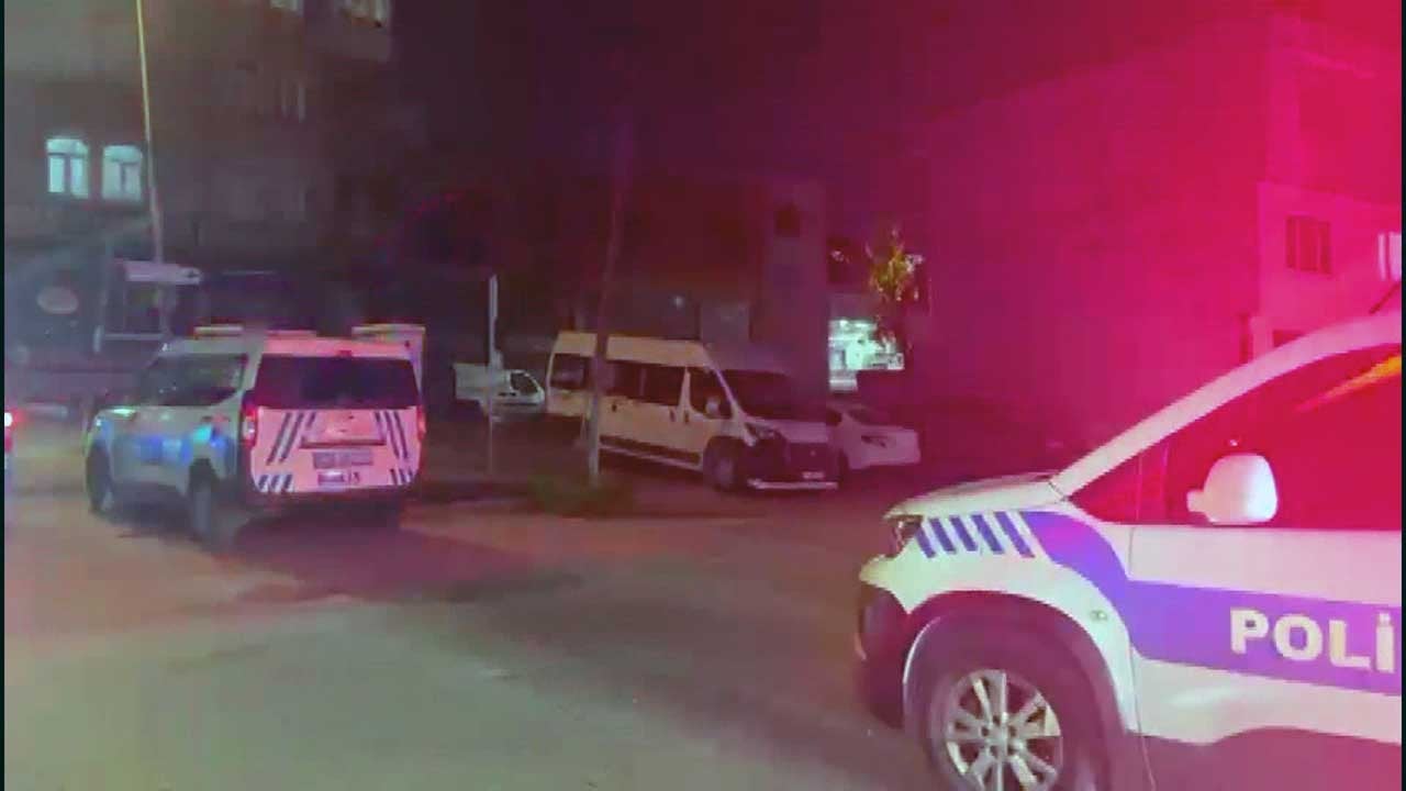 İki grup çatıştı olan yoldan geçene oldu