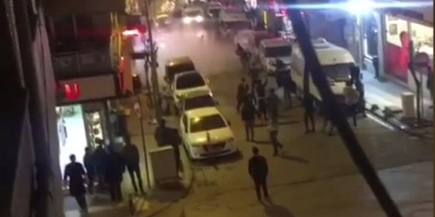 İki grup kavga etti, sokak savaş alanına döndü!