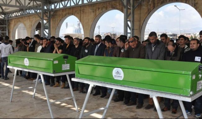 İki hentbolcu yanyana toprağa verildi