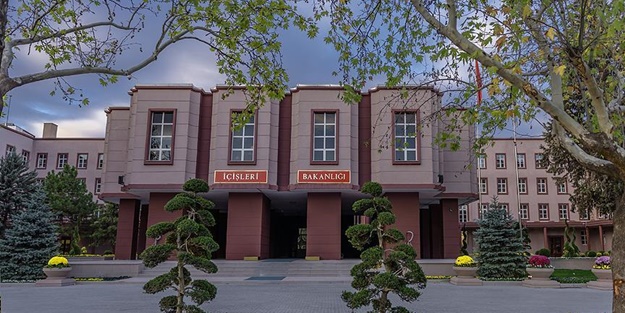 İki ilçe kaymakamı ve belediye başkan vekilleri açığa alındı