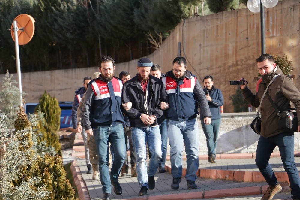 İki ildeki DEAŞ operasyonunda 3 gözaltı 