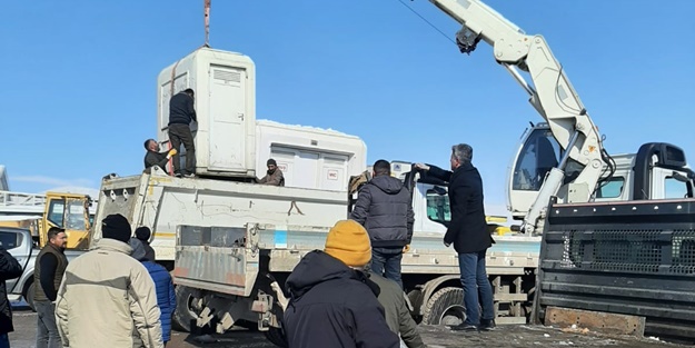 İki ilden depremzedelere seyyar tuvalet ve banyo gönderildi