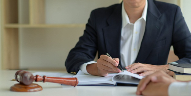 İki İngiliz devi iflas etti