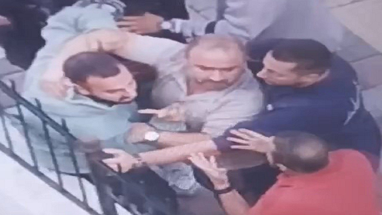 İki kardeş arasında beyzbol sopalı kavga