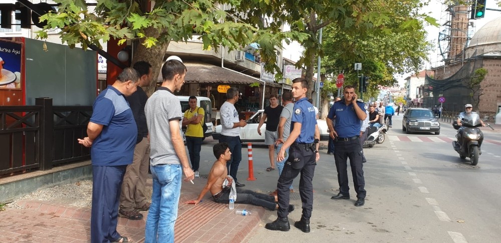 İki kardeşi birer günün arayla ayağından vurdular 
