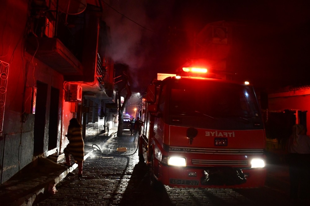İki katlı apartmanda yangın 