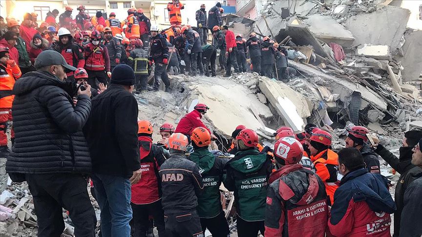 İki kişi daha enkaz altından kurtarıldı