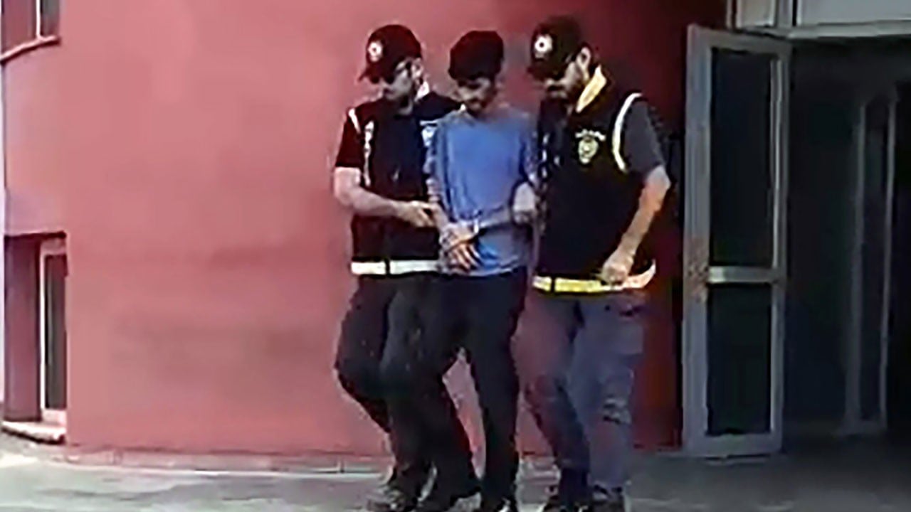 İki kişiyi bıçaklayıp kayıplara karıştı! 10 yıllık firari böyle yakalandı