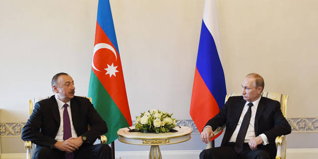 İki lider kırmızı telefona uzandı