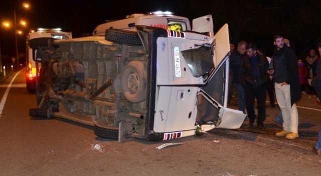 İki minibüs çarpıştı: 11 yaralı