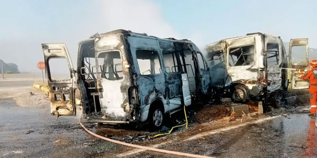 İki minibüs çarpıştı! Çok sayıda yaralı var