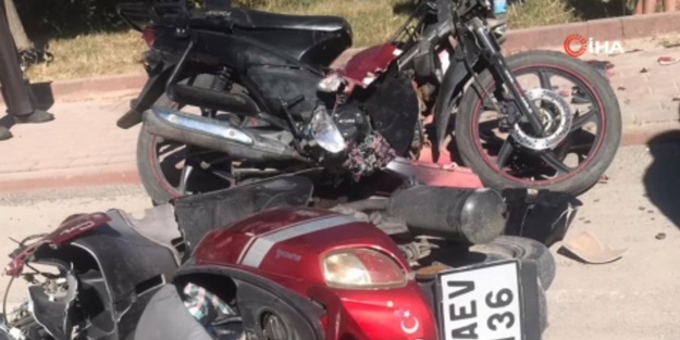 İki motosiklet kafa kafaya çarpıştı: Yaralılar var
