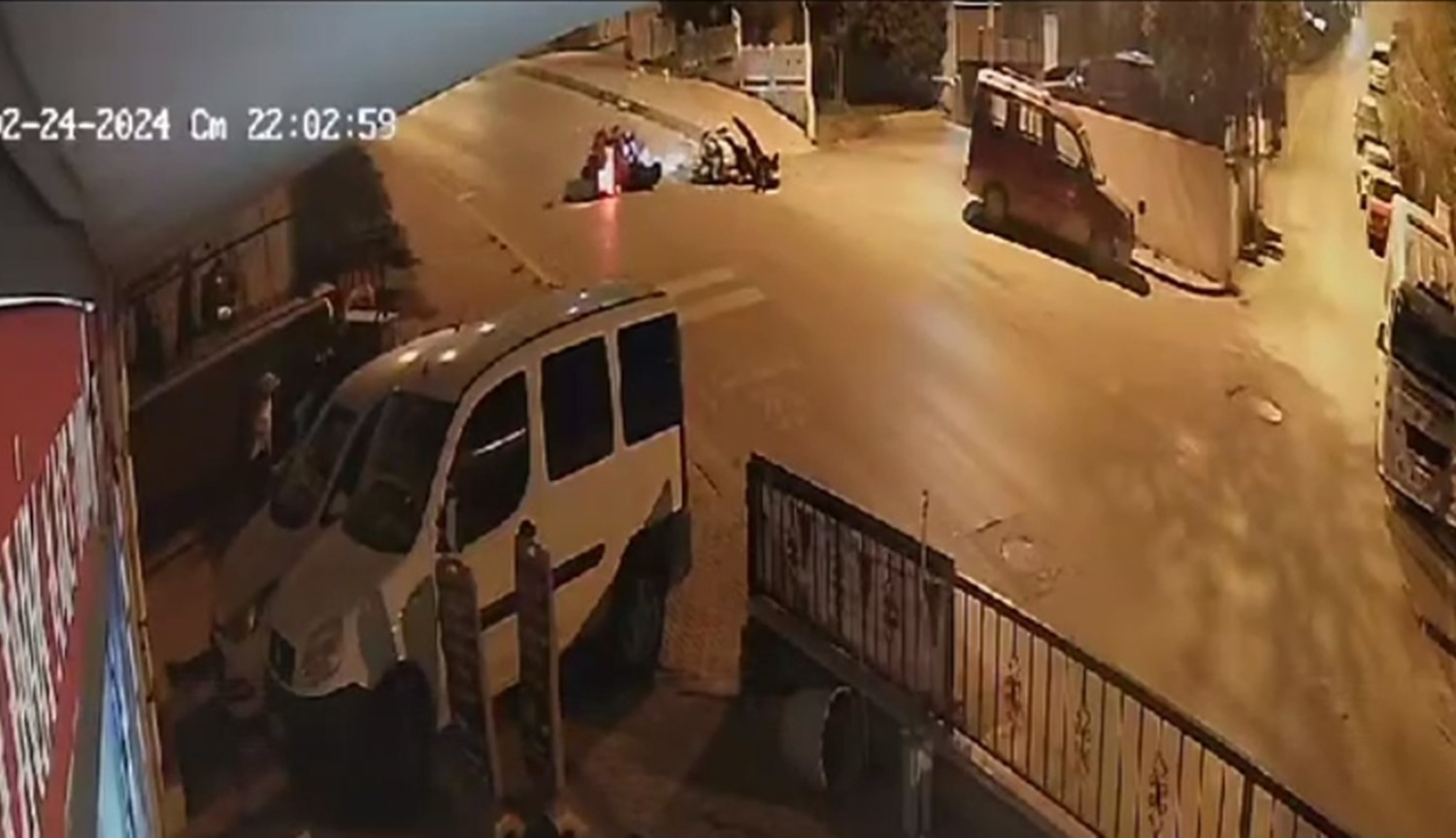 İki motosikletlinin kafa kafaya çarpıştığı anlar kamerada!