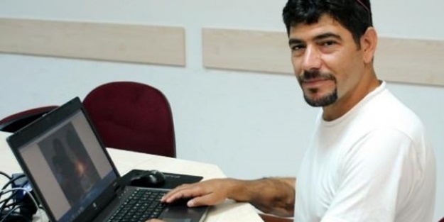 İki nakil kolla bilgisayar kullanıyor!