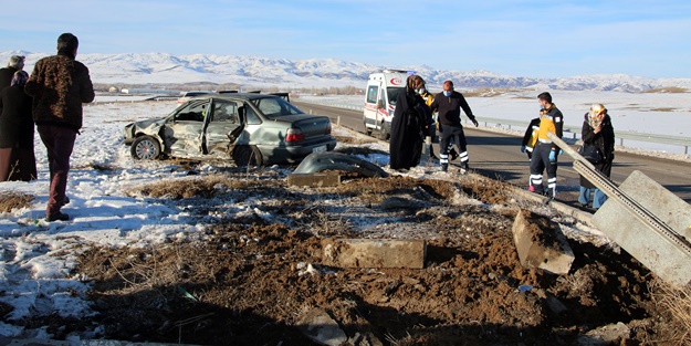 İki otomobil birbirine girdi... Çok sayıda yaralı var