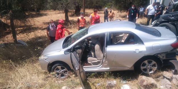 İki otomobil birbirine girdi... Çok sayıda yaralı var