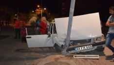 İki otomobil çarpıştı: 1 kişi yaralandı