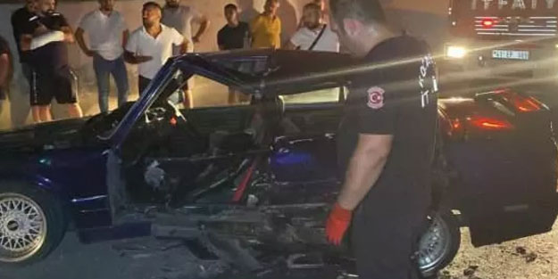 İki otomobil çarpıştı: 1'i ağır 2 yaralı