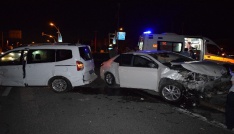 İki otomobil çarpıştı: 4 kişi yaralandı