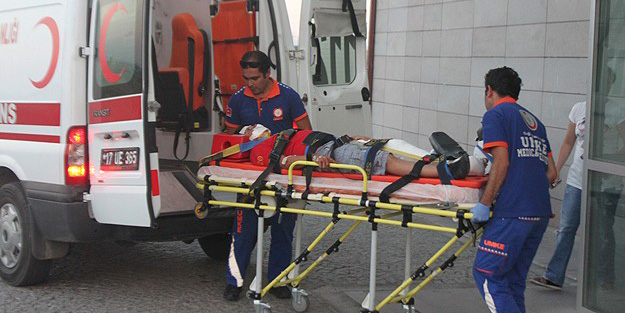 İki otomobil çarpıştı: 4'ü ağır 8 yaralı