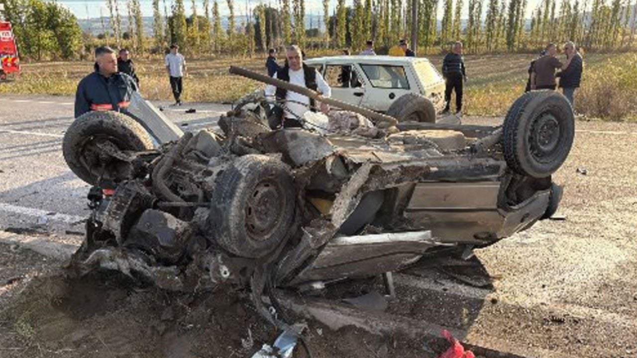 İki otomobil çarpıştı, biri takla attı! 5’i aynı aileden 7 kişi yaralandı