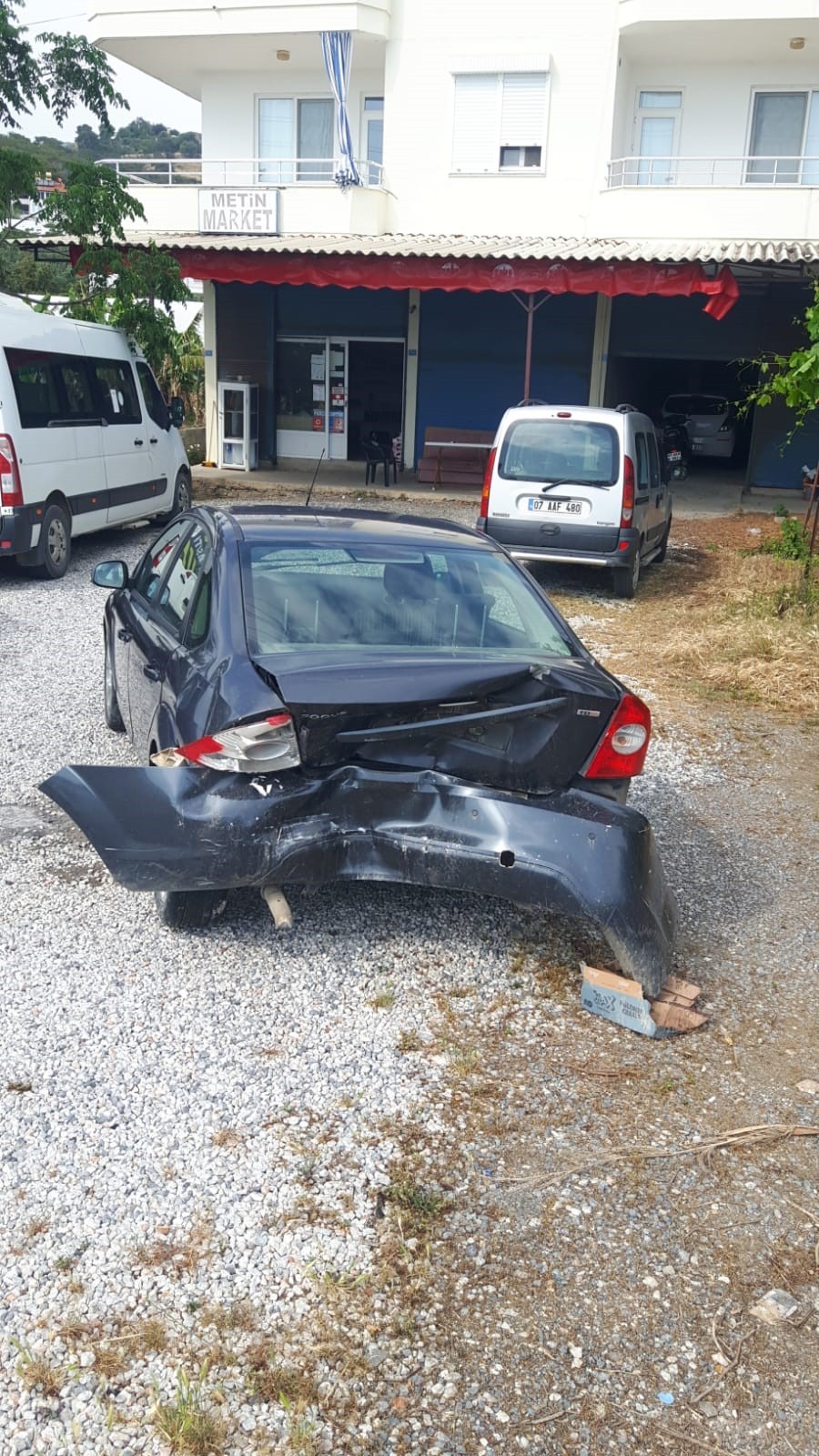 İki otomobil çarpıştı:1 yaralı