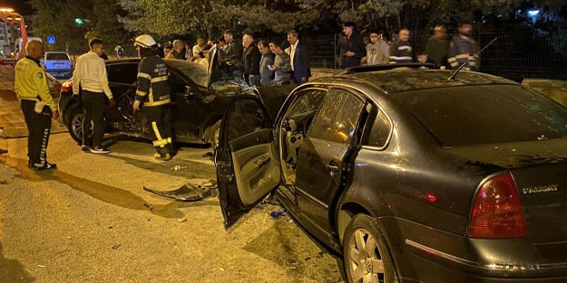 İki otomobil kafa kafaya çarpıştı: 8 yaralı