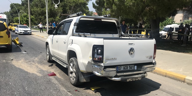 İki otomobilin çarptığı yaya yaşamını yitirdi