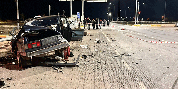 İki otomobilin karıştığı kazada 3 kişi yaralandı