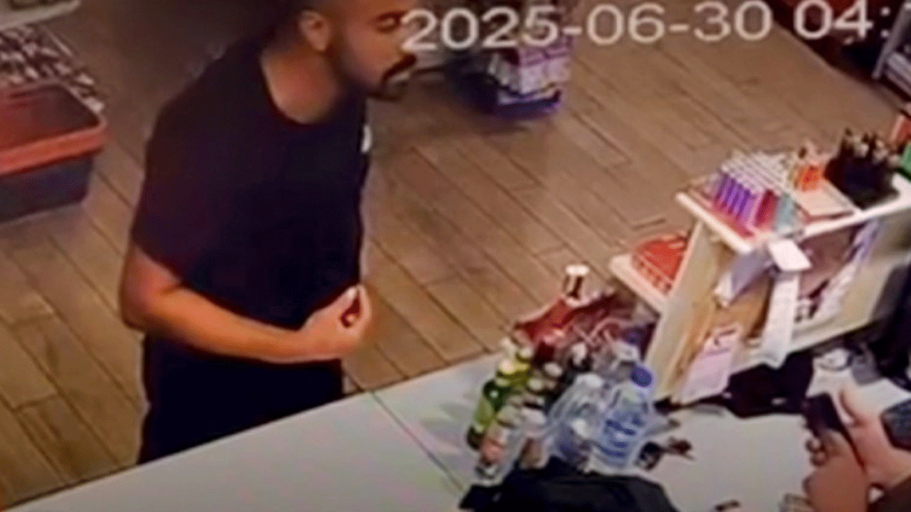 İki paket sigara için kasiyerin bıçaklandığı olay kamerada!