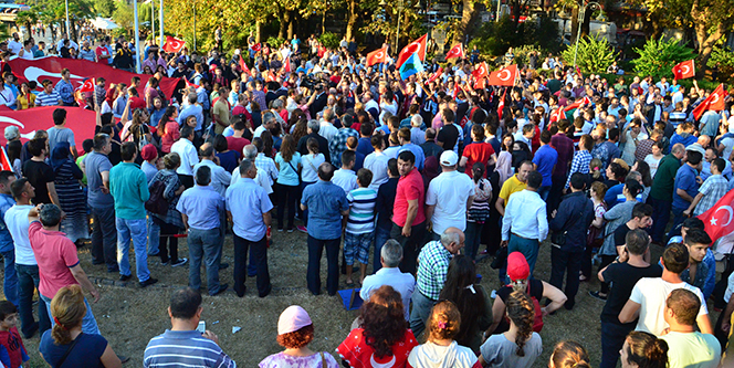 MHP ve CHP arasında yürüyüş tartışması!