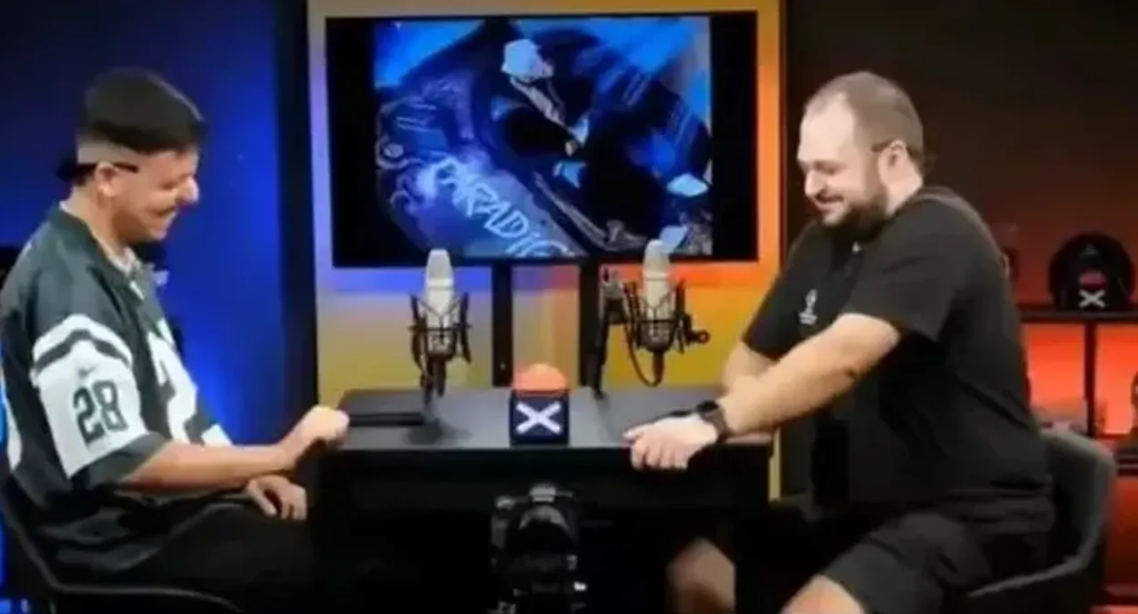 İki soytarıdan Peygamber Efendimize alçak hakaret! Hadisle Alay Edildi