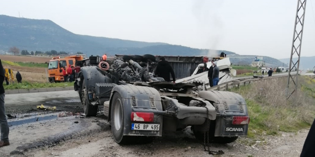 İki TIR birbirine girdi! 1 ölü 1 yaralı