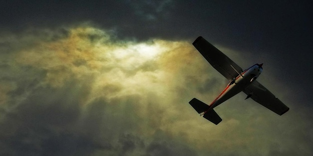 İki uçak havada çarpıştı!