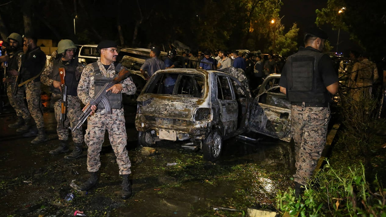 İki ülke alarma geçti! Pakistan’da Çinlileri bombaladılar