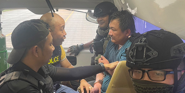 İki ülke sınırında hareketli dakikalar! Polisler askere ateş açtı