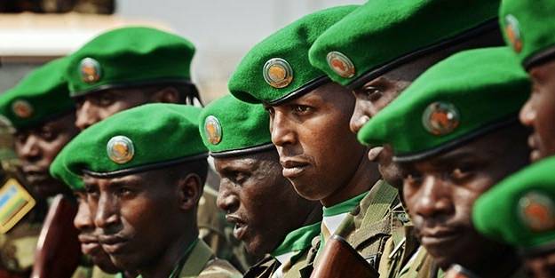 İki ülkenin orduları sınırda karşı karşıya geldi