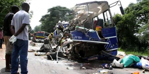 İki yolcu otobüsü çarpıştı: 24 ölü