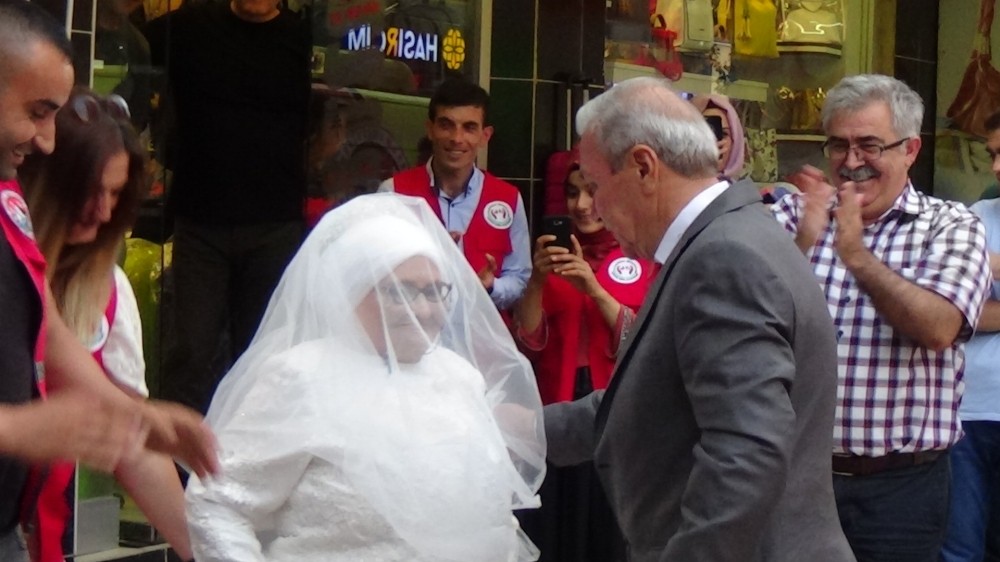 İkinci baharlarını huzurevinde yakaladılar 