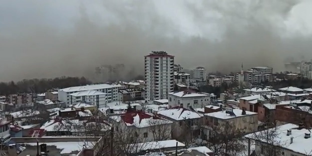 İkinci depremin ardından oluştu! İşte o toz bulutu