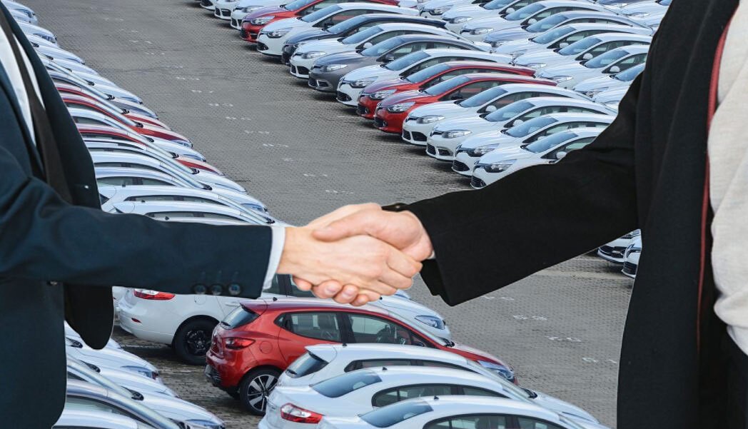 İkinci el araç fiyatlarında son durum ne? İnecek mi çıkacak mı? Vatandaş sorguluyor!