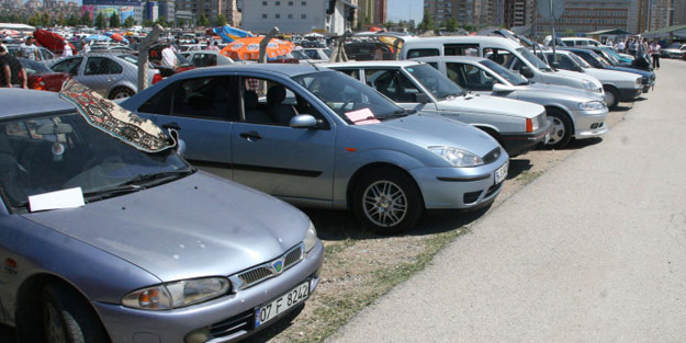 İkinci el otomobilde fiyatlar tavan yaptı: Galericiler isyanda