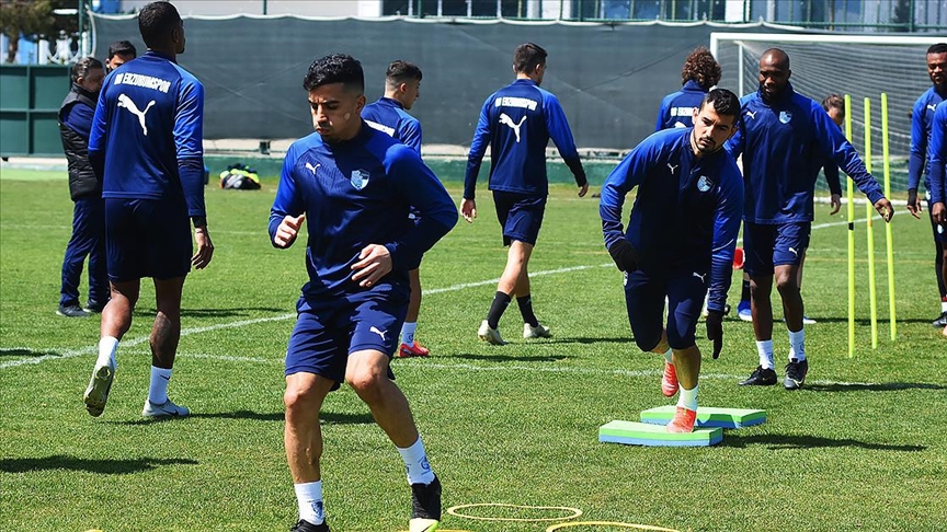 İkinci kez Süper Lig'e tutunamayan Büyükşehir Belediye Erzurumspor'a teknik direktör dayanmadı