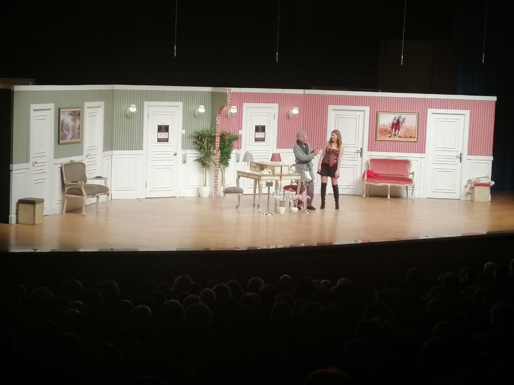 “İkinin Biri” Ankara MEB şura salonunda sahnelendi 