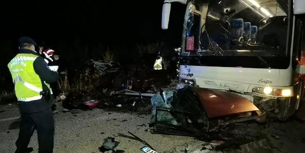 İkiye bölünen araçtaki 2 genç yaşamını yitirdi