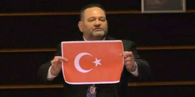 İkiyüzlü Batı Yunan'ın tek lafıyla dokunulmazlık kaldırdı