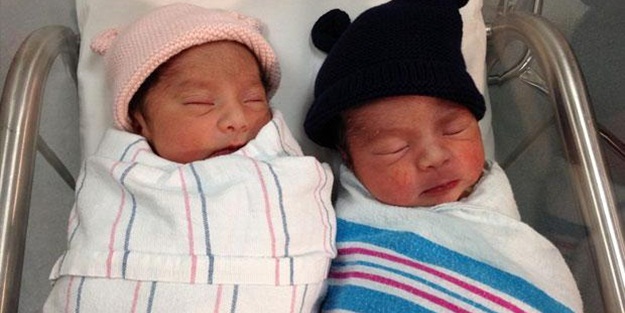 İkizler 3 dakika yüzünden 1 yıl arayla doğdu