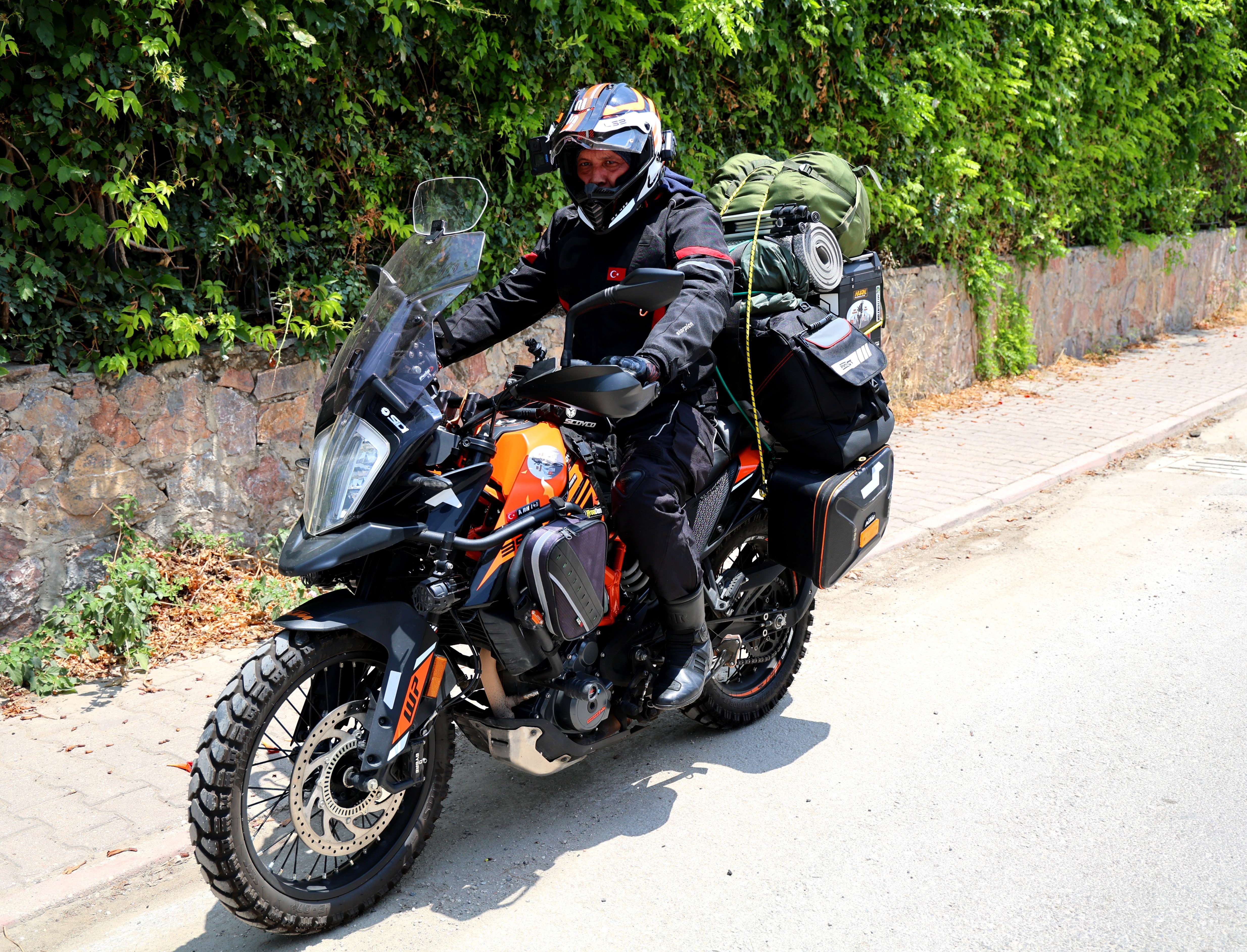 İklim değişikliğine dikkat çekmek için motosikletle kuzey kutup dairesine yola çıktı